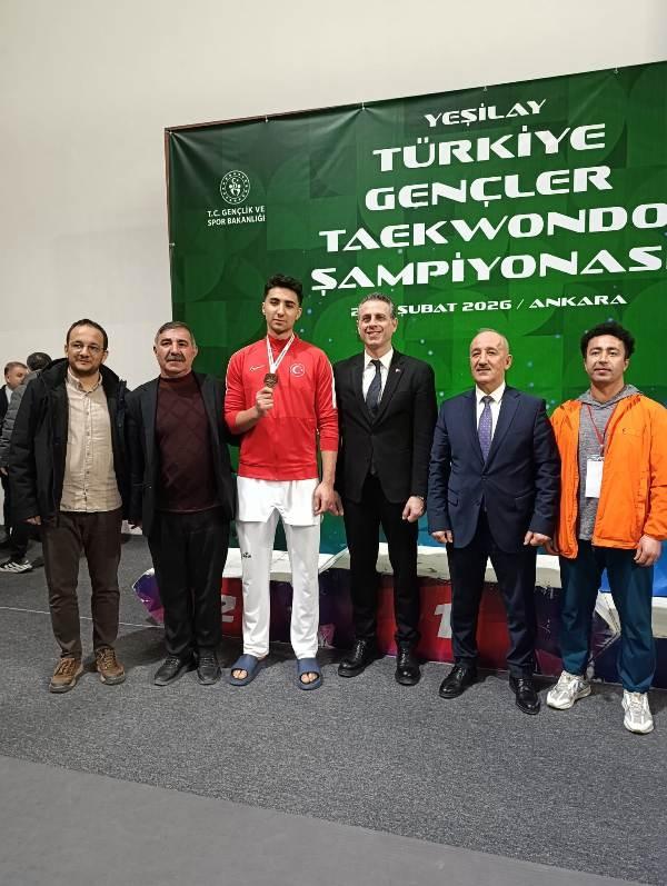 Van Gevaş’ın Gururu Raci Şahin Tekvandoda Türkiye 3.’sü Oldu 1 4d46f24bc417ab90f43116a9f721d547