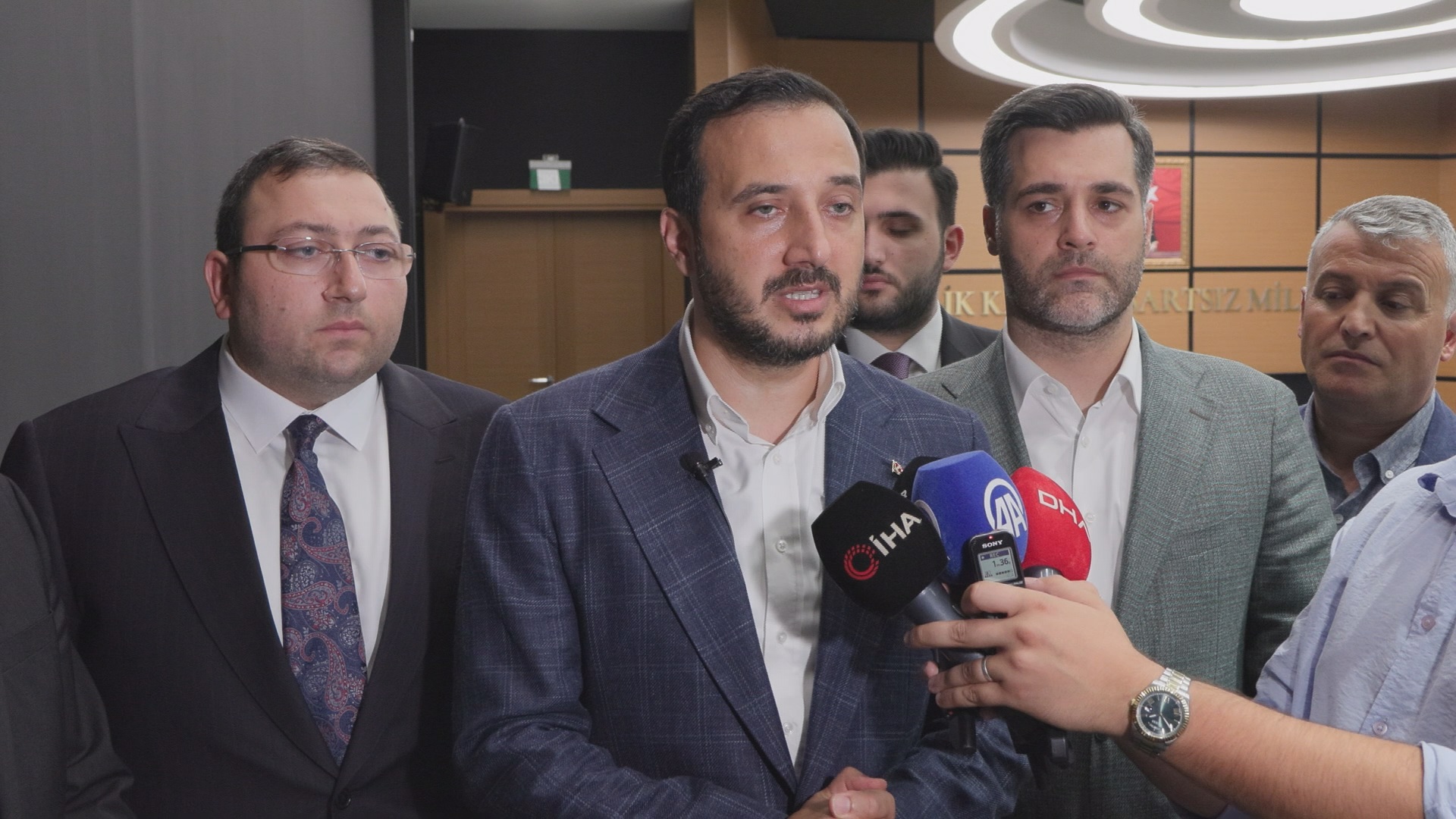 AK PARTI ISTANBUL IL BASKANI OZDEMIR US 1444168 429529
