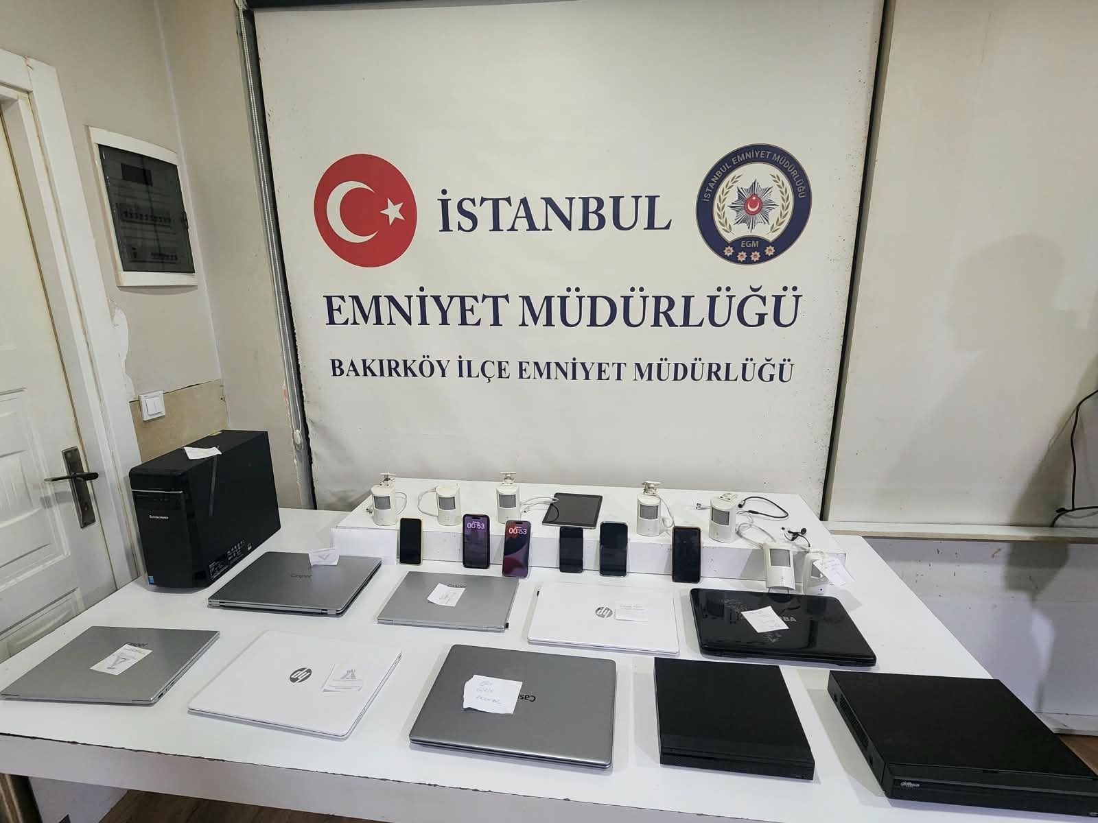 Bakırköy’de Güzellik Merkezine Gizli Kamera Operasyonu: 3 Gözaltı 1 BAKIRKOYDE GUZELLIK MERKEZINDE IZINSIZ 1479252 440208