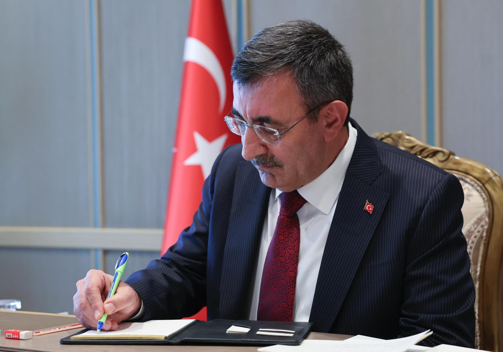 CEVDET YILMAZ KARADENIZDE GUVENLI SEYR 1472152 438035