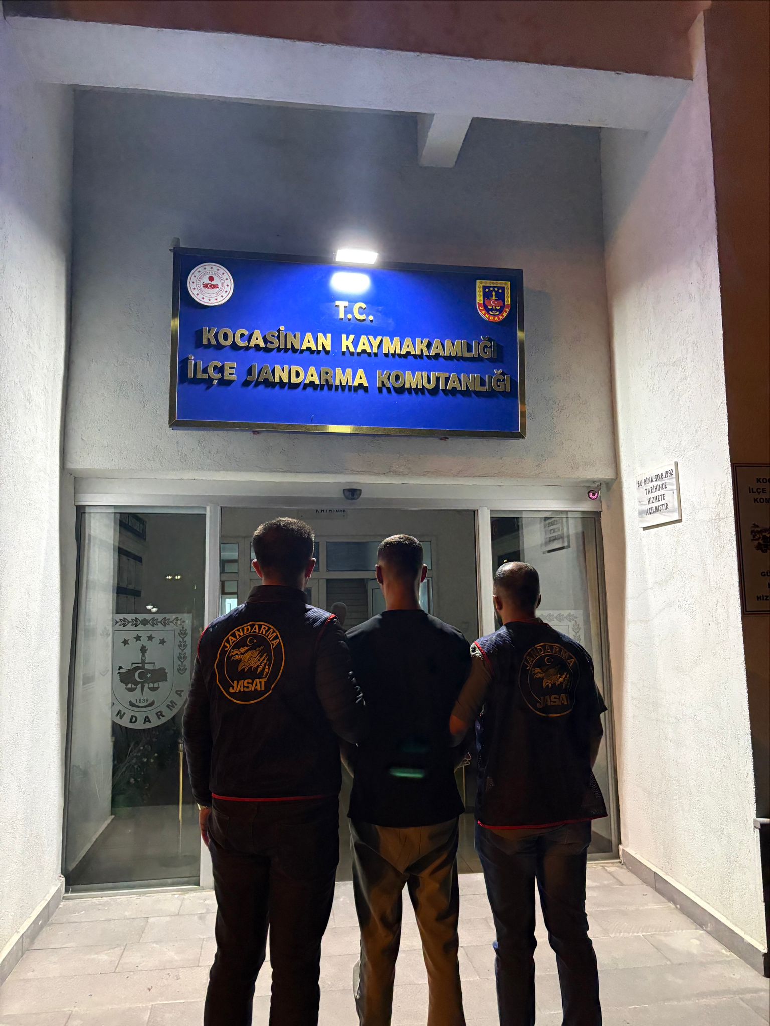 Kayseri’de 19 Yıl Hapis Cezası Bulunan Firari Hükümlü Yakalandı 1 KAYSERIDE UYUSTURUCUDAN 19 YIL HAPIS CE 1480226 440513